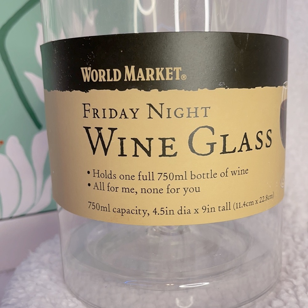 Extra Large Wine Glass holds 750 ml